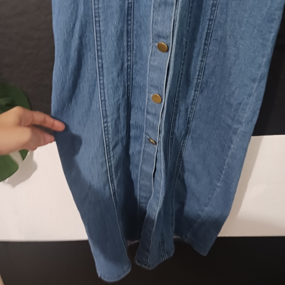 Women Light blue denim buttond halter collared  midi dress - Picture 5 of 12